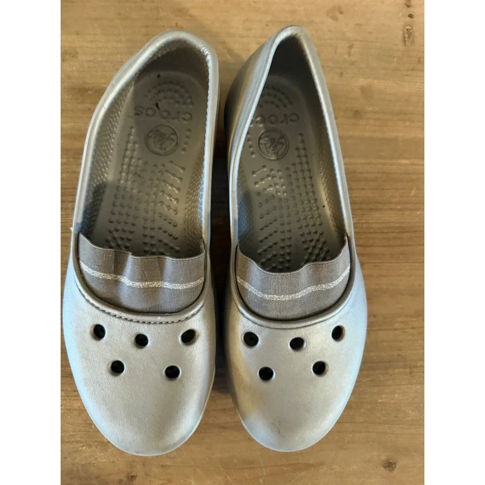 Crocs Alice Mary Jane‎ Silver Metallic Flats Shoes Womens Size 7 Comfort Slip On
